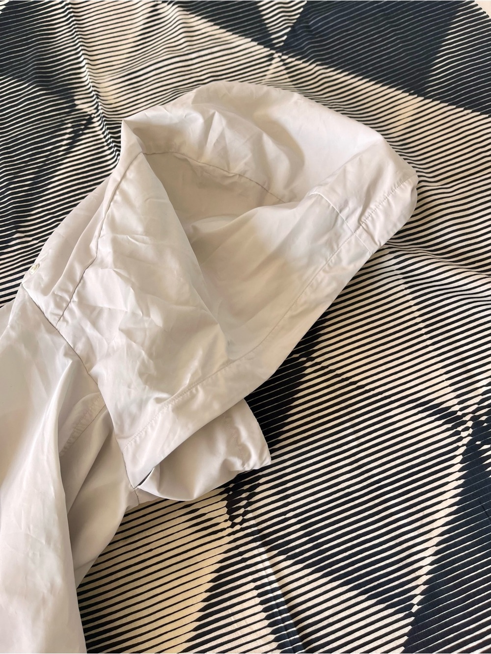 Lululemon 4 Lightweight cinchable jacket puff sleeve bone cream rain windbreaker - Picture 15 of 15